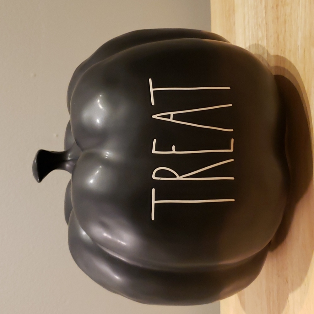Rae dunn Large LL TREAT PUMPKIN